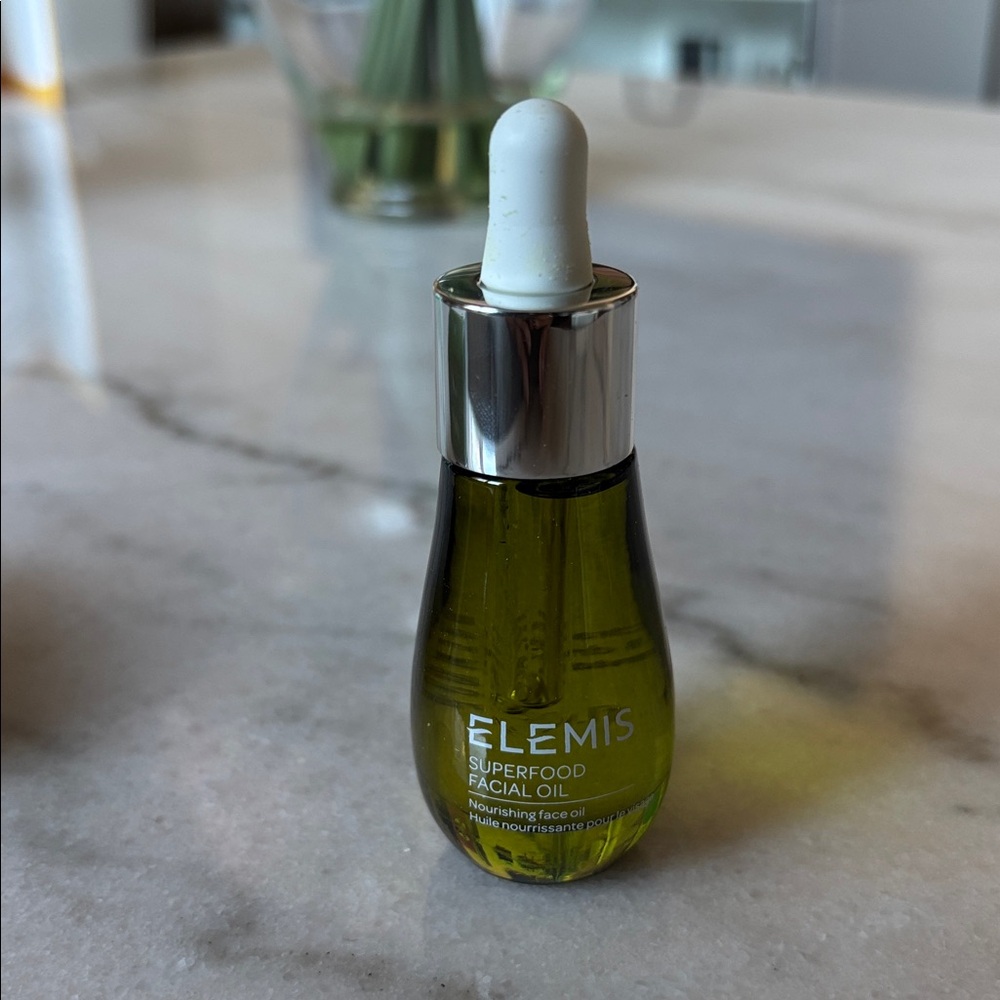 ELEMIS Superfood Facial Oil — White and Green Packaging